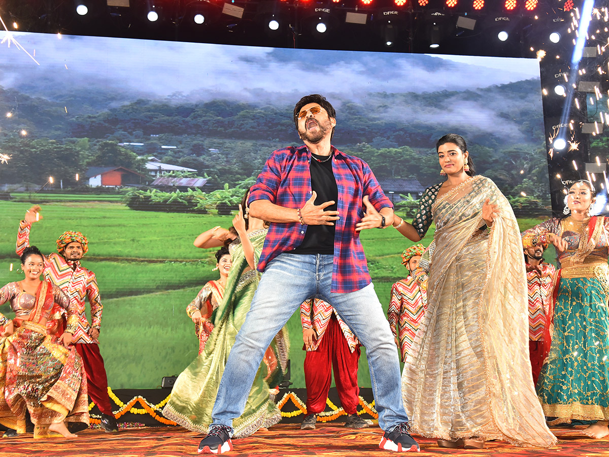 Sankranthiki_20Vasthunam_20Movie_20Grand_20Trailer_20Launch_20At_20Nizamabad_20Photos__20_2843_29.jpg 43