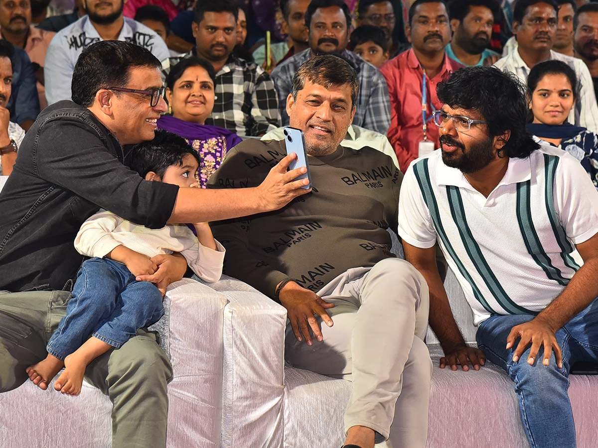 Sankranthiki_20Vasthunam_20Movie_20Grand_20Trailer_20Launch_20At_20Nizamabad_20Photos__20_2850_29.jpg 50