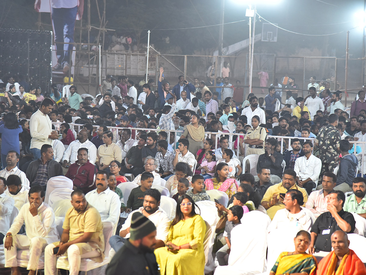 Sankranthiki_20Vasthunam_20Movie_20Grand_20Trailer_20Launch_20At_20Nizamabad_20Photos__20_2855_29.jpg 55