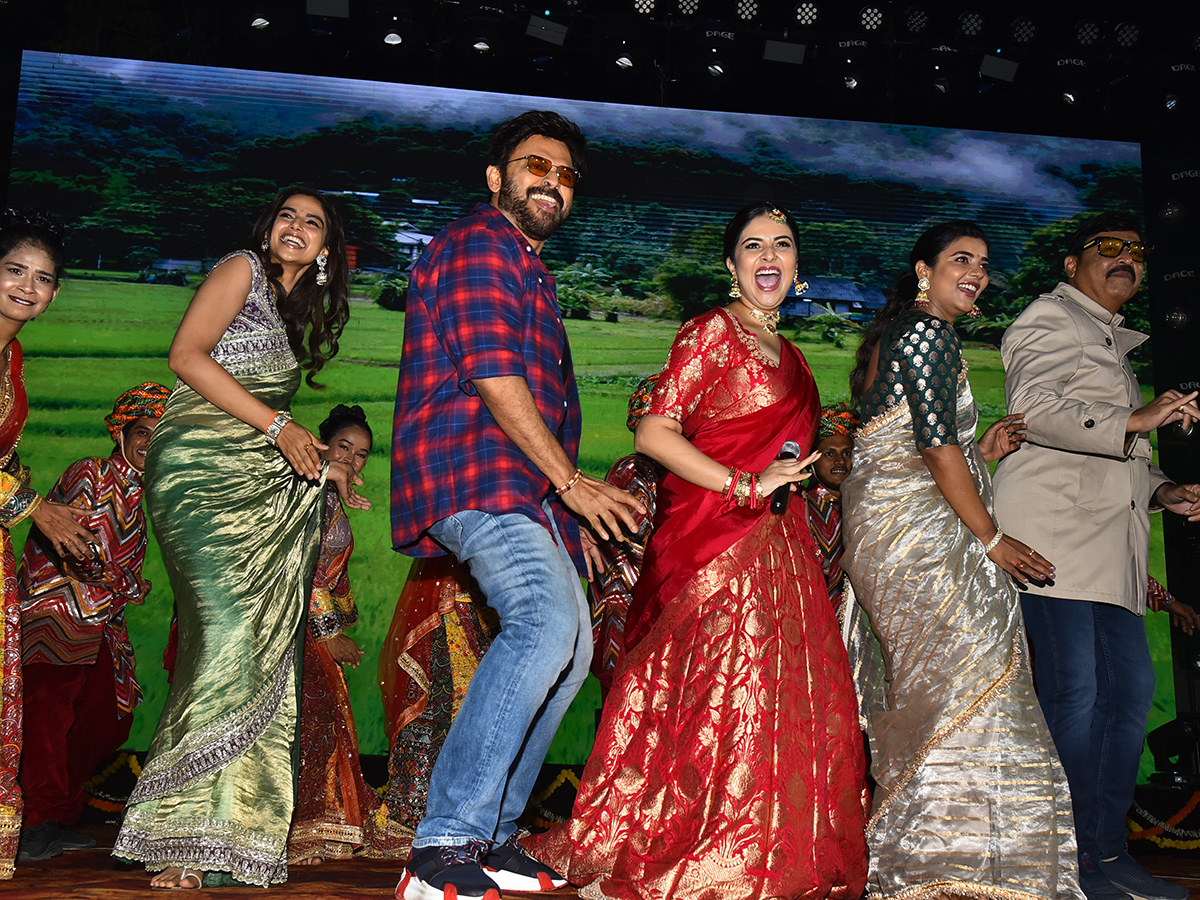 Sankranthiki_20Vasthunam_20Movie_20Grand_20Trailer_20Launch_20At_20Nizamabad_20Photos__20_285_29.jpg 5