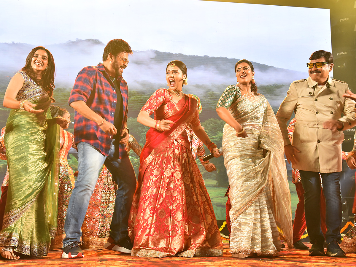 Sankranthiki_20Vasthunam_20Movie_20Grand_20Trailer_20Launch_20At_20Nizamabad_20Photos__20_288_29.jpg 8