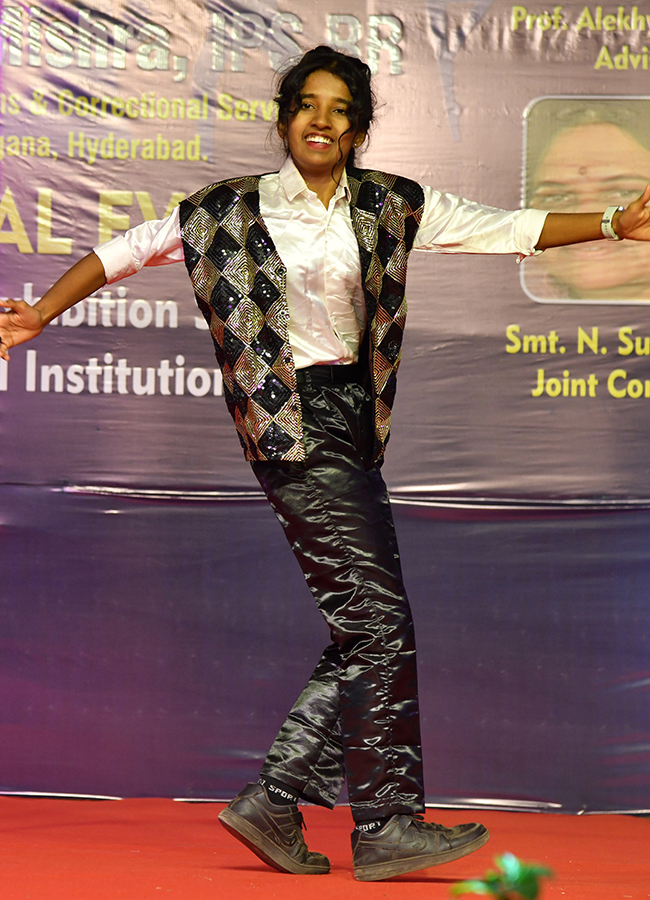 Ladies_20Day_20celebrations_20in_20full_20swing_20at_20Numaish_20Exhibition__20_289_29.jpg 9