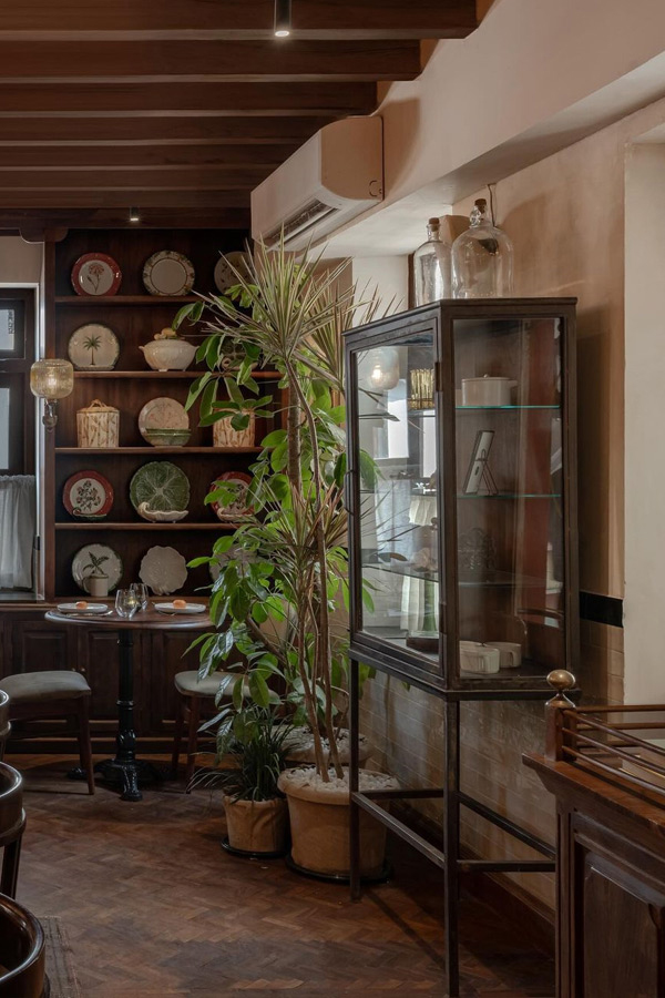 Malaika_20arora_20new_20hotel10.jpg 12