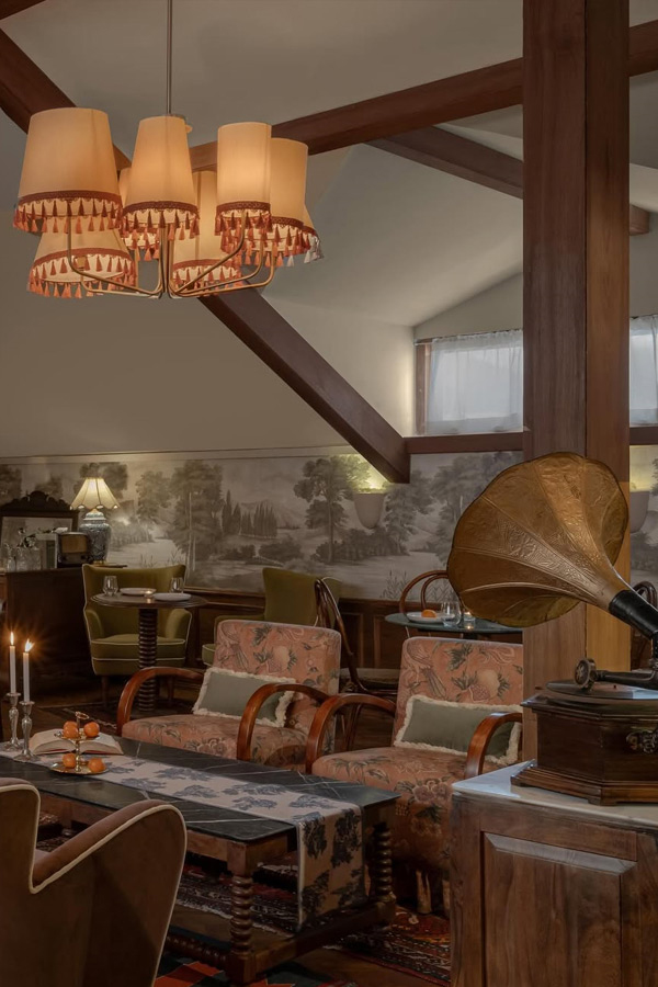 Malaika_20arora_20new_20hotel12.jpg 14