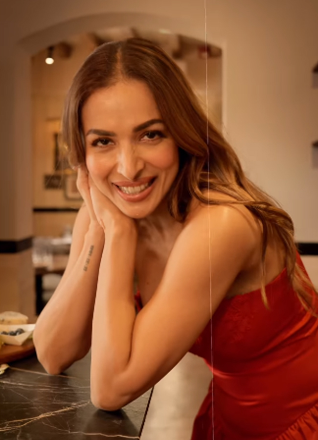Malaika_20arora_20new_20hotel2.jpg 4