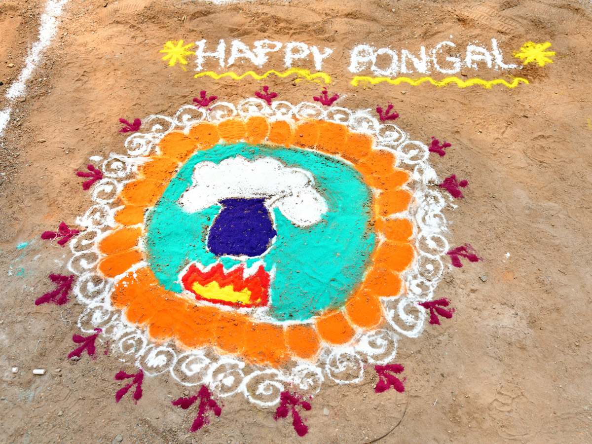 Rangoli_20Competition_20At_20moosapet_2C_20Hyderabad_20Organised_20by_20Sakshi_20Telugu_20News_20Paper_20Photos_20_2817_29.jpg 18