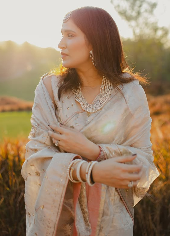 Sagarika_20gatte2.jpg 3