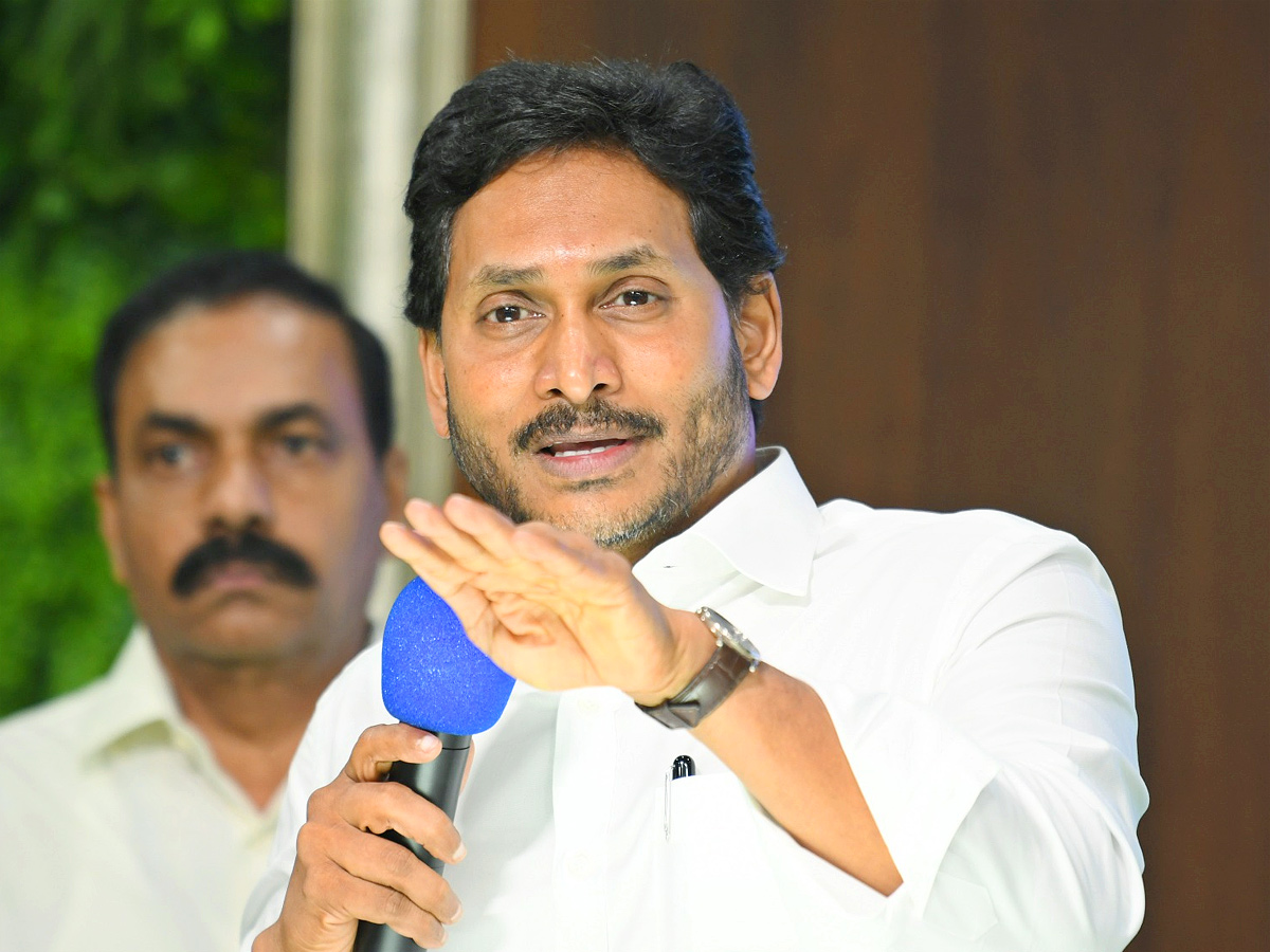 YS_20Jagan_20Meeting_20With_20Nellore_20YSRCP_20Leaders_20Photos_20_281_29.jpg 3