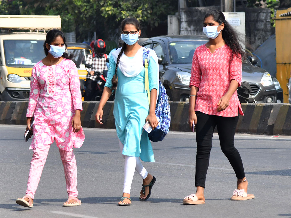 New-virus-in-china-mask-in-back-photos-goes-viral_11.jpg 16