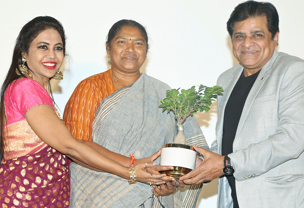 Ninnu_20Nannu_20Kanna_20Aadadi_20Ra_20Song_20Launch_20Photos__20_283_29.jpg 3