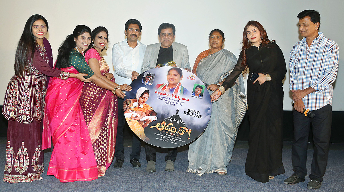 Ninnu_20Nannu_20Kanna_20Aadadi_20Ra_20Song_20Launch_20Photos__20_285_29.jpg 5