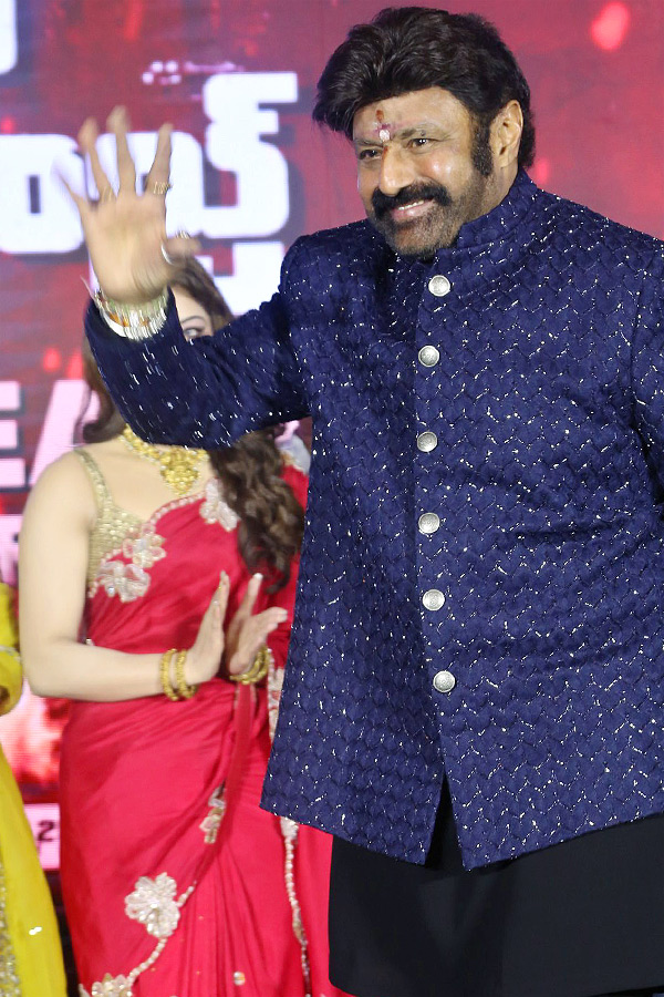 Hero_20Nandamuri_20Balakrishna_20Daaku_20Maharaaj_20Pre-release_20Event_20Photos_20_284_29.jpg 5