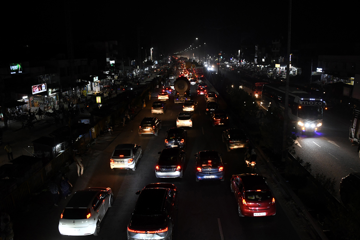Huge_20rush_20at_20Toll_20Plaza_20Sankranti_20Effect_4.jpg 4