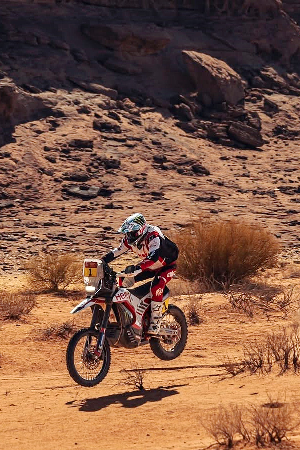 2025_20Desert_20motorcycles_20Racers_20Photos_20_2810_29.jpg 11