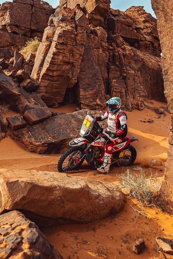 2025_20Desert_20motorcycles_20Racers_20Photos_20_2814_29.jpg 15