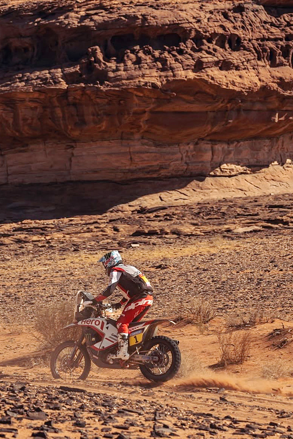 2025_20Desert_20motorcycles_20Racers_20Photos_20_283_29.jpg 4