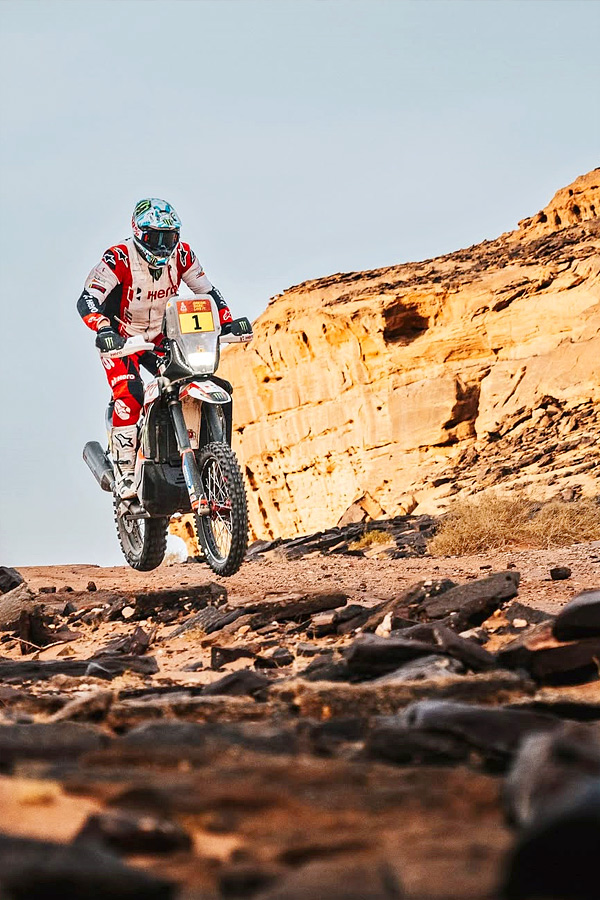 2025_20Desert_20motorcycles_20Racers_20Photos_20_284_29.jpg 5