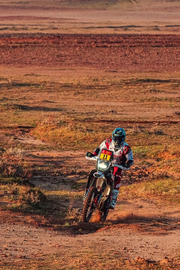 2025_20Desert_20motorcycles_20Racers_20Photos_20_289_29.jpg 10