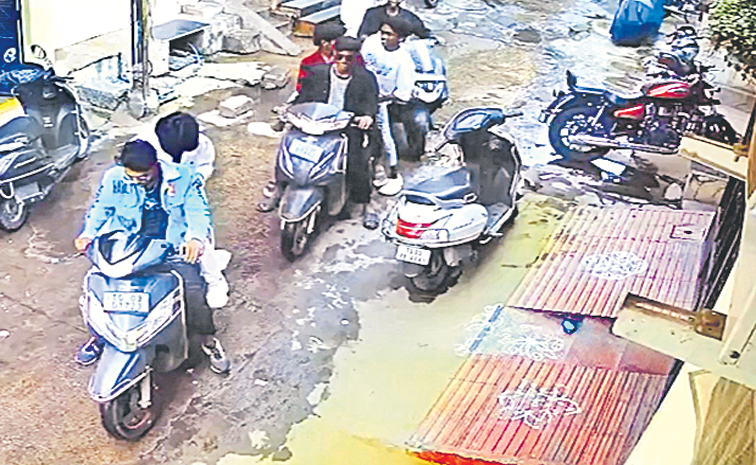 BAYALUDHERE-MUNDU.jpg