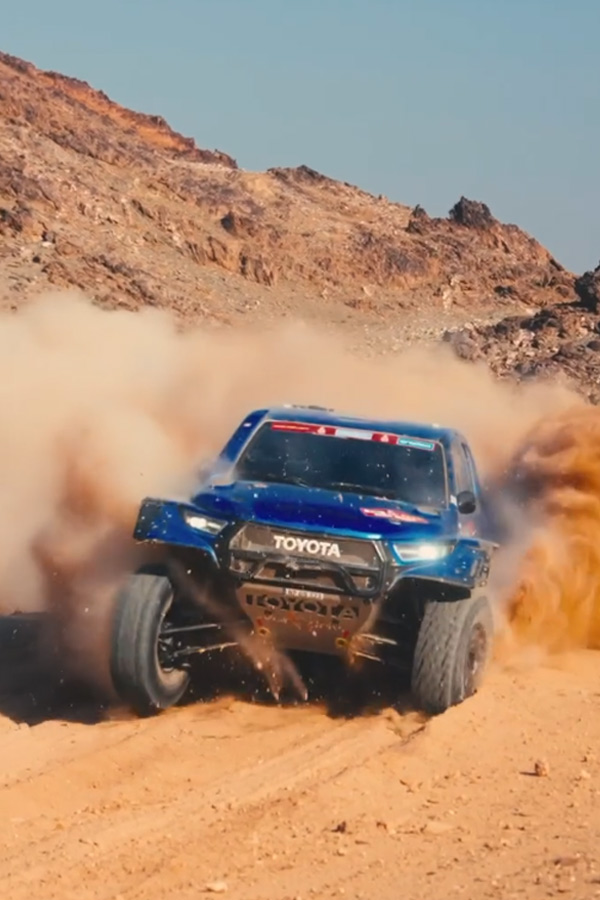 Dakar_20Rally_202025_20-_20Cars_20Racers_20in_20the_20desert_20Photos_20_283_29.jpg 4
