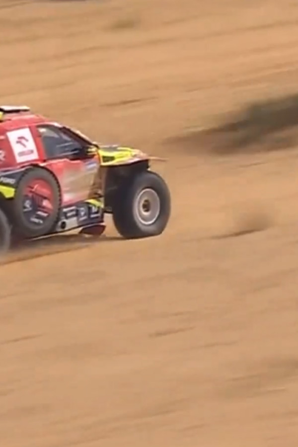 Dakar_20Rally_202025_20-_20Cars_20Racers_20in_20the_20desert_20Photos_20_286_29.jpg 7