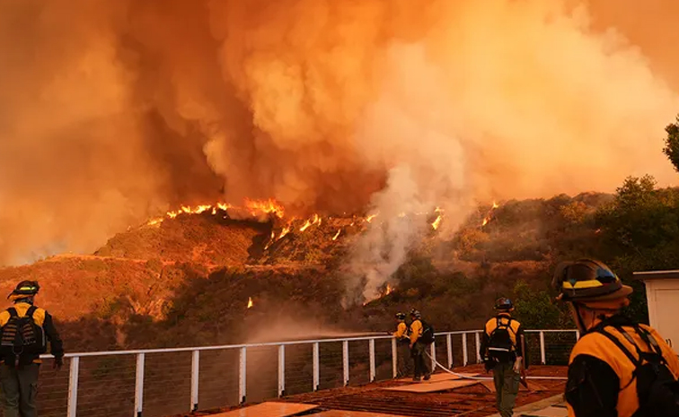 Los_20Angeles_20wildfires-looting.jpg