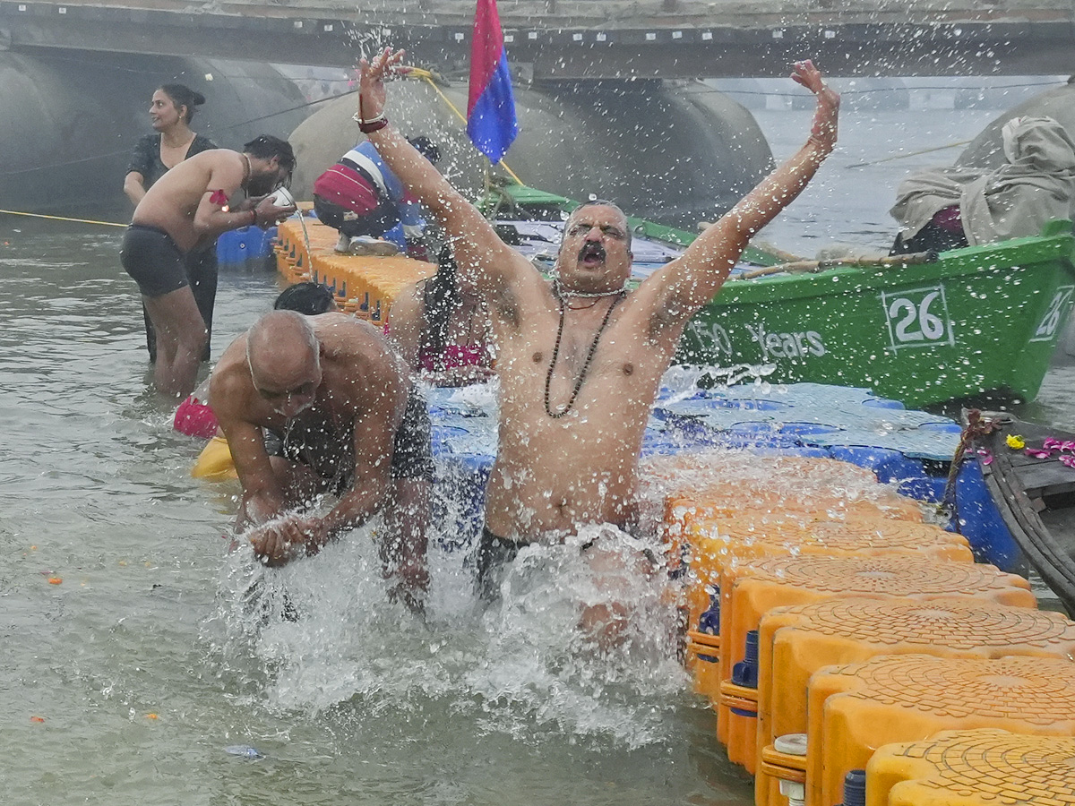 Maha_20Kumbh_202025_20Begins_20in_20Prayagraj_20with_20Grand_20First_20Snan_20Photos_20_2813_29.jpg 13