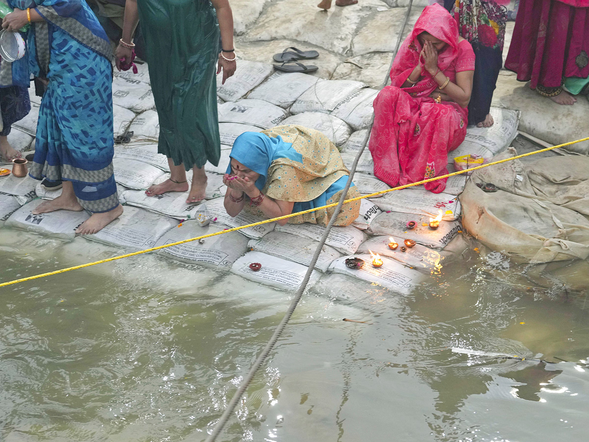 Maha_20Kumbh_202025_20Begins_20in_20Prayagraj_20with_20Grand_20First_20Snan_20Photos_20_281_29.jpg 2