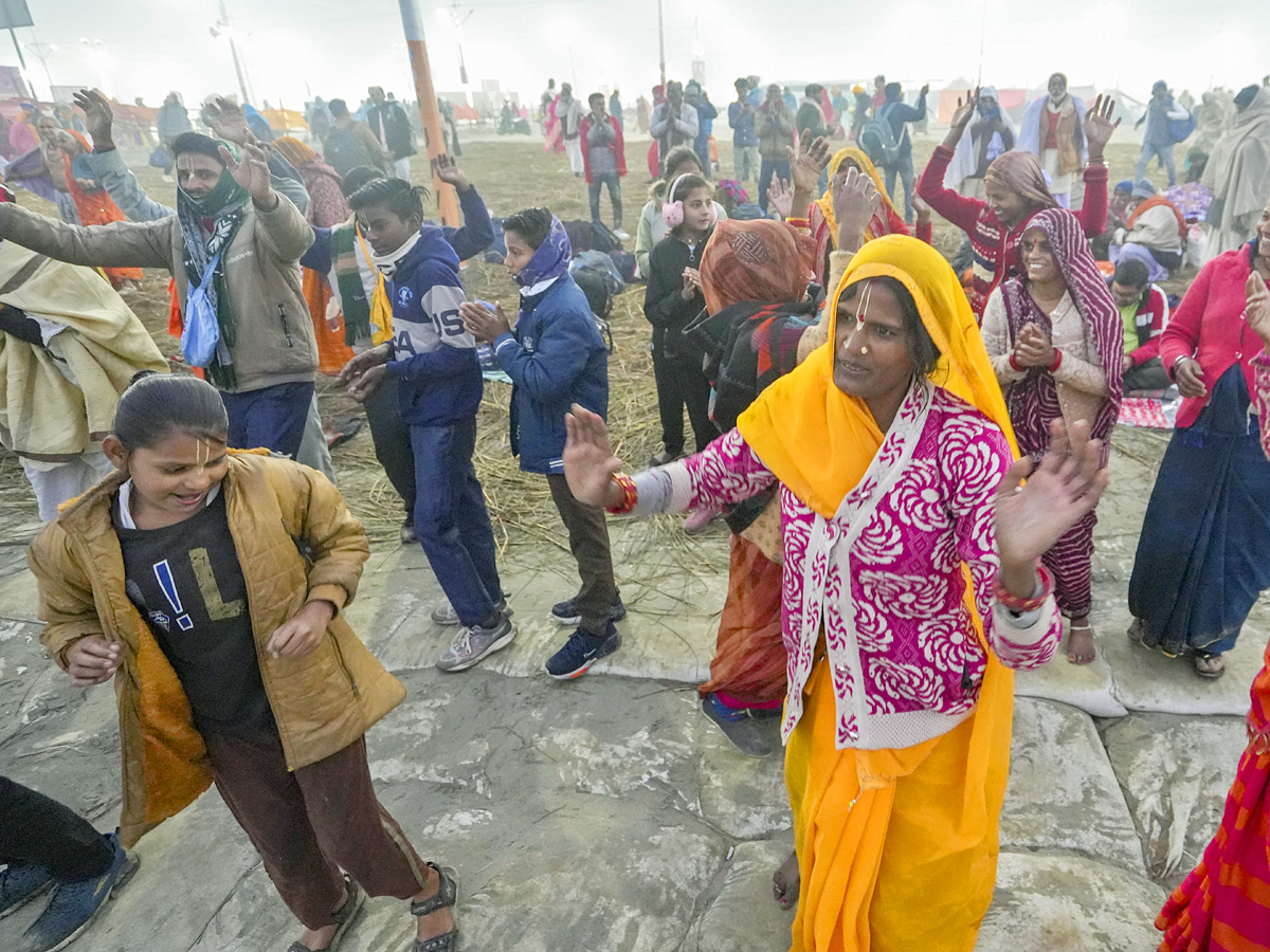 Maha_20Kumbh_202025_20Begins_20in_20Prayagraj_20with_20Grand_20First_20Snan_20Photos_20_289_29.jpg 9