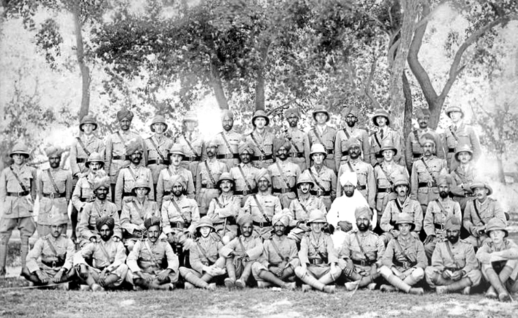 British-soldiers-with-India.jpg