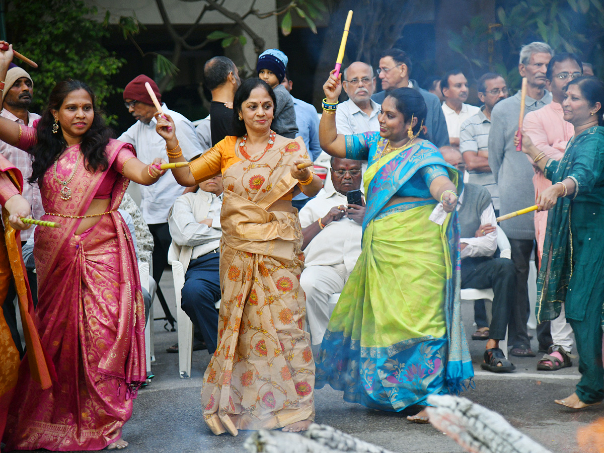 ShilapaRamam_2CKukatpally_20Malaysian_20Township_20BHogi_20Celebrations_20Photos_20_2814_29.jpg 15