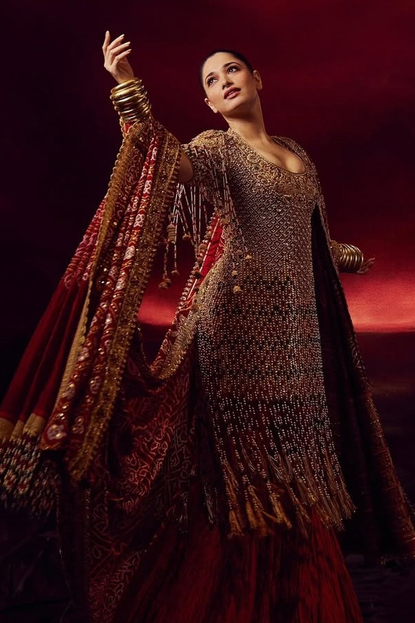 Tamannaah_20Bhatia_20Looked_20Beautiful_20Beyond_20Imagination_20In_20Regal_20Red_20Photos_20_282_29.jpg 3