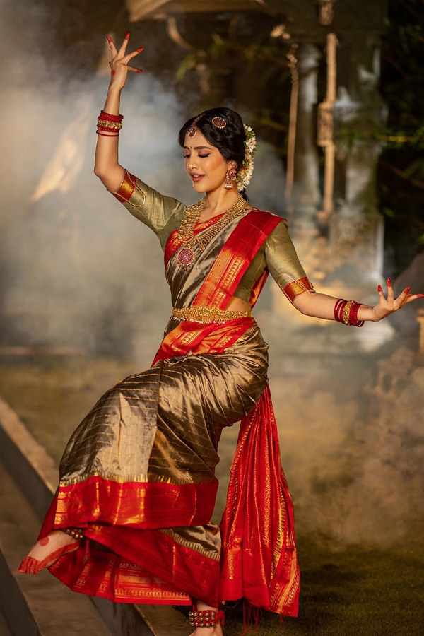 Tollywood_20Heroines_20Post_20Wishes_20on_20social_20Media_20Photos_20_2812_29.jpg 14