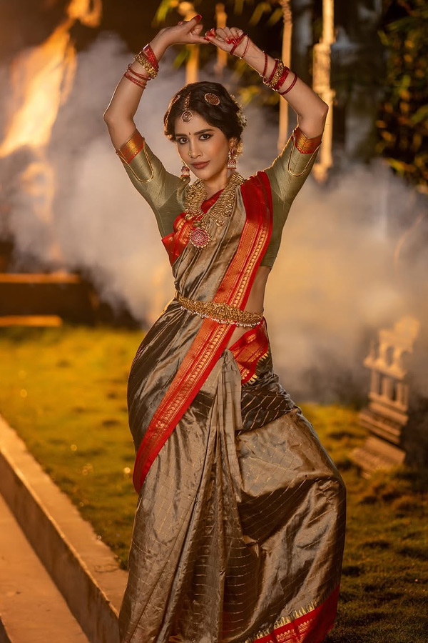 Tollywood_20Heroines_20Post_20Wishes_20on_20social_20Media_20Photos_20_2813_29.jpg 15