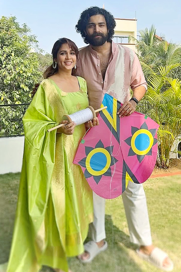 Tollywood_20Movie_20Stars_20Celebrates_20Makar_20Sankranti_20with_20Family_20Photos_20_2810_29.jpg 11