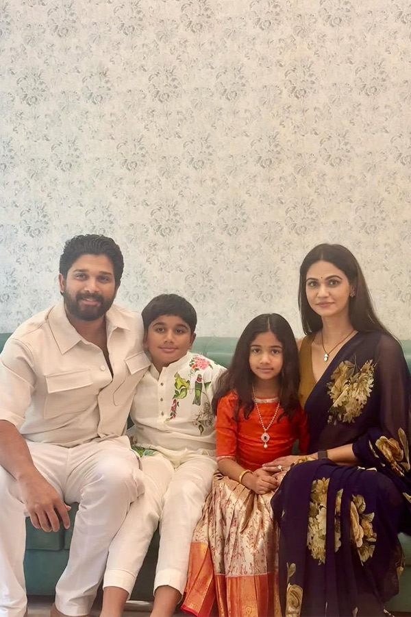 Tollywood_20Movie_20Stars_20Celebrates_20Makar_20Sankranti_20with_20Family_20Photos_20_2812_29.jpg 13