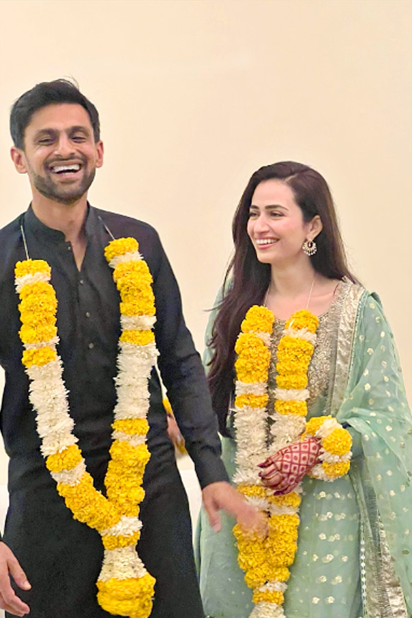 Sana_20Javed_2C_20Shoaib_20Malik_20celebrate_20anniversary_20with_20wedding_20throwback_20Photos_20_282_29.jpg 5