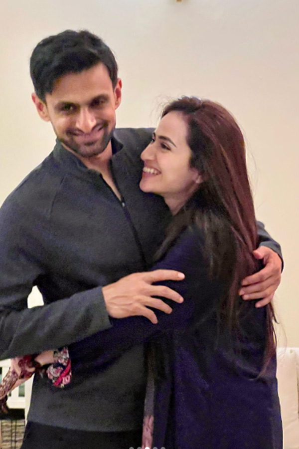 Sana_20Javed_2C_20Shoaib_20Malik_20celebrate_20anniversary_20with_20wedding_20throwback_20Photos_20_283_29.jpg 6