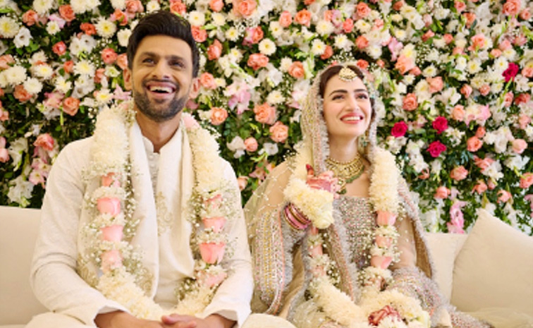 Sana_20Javed_2C_20Shoaib_20Malik_20celebrate_20anniversary_20with_20wedding_20throwback_20Photos_20_285_29.jpg 3