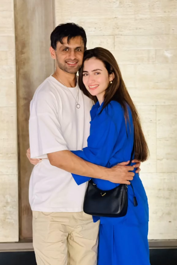 Sana_20Javed_2C_20Shoaib_20Malik_20celebrate_20anniversary_20with_20wedding_20throwback_20Photos_20_289_29.jpg 11