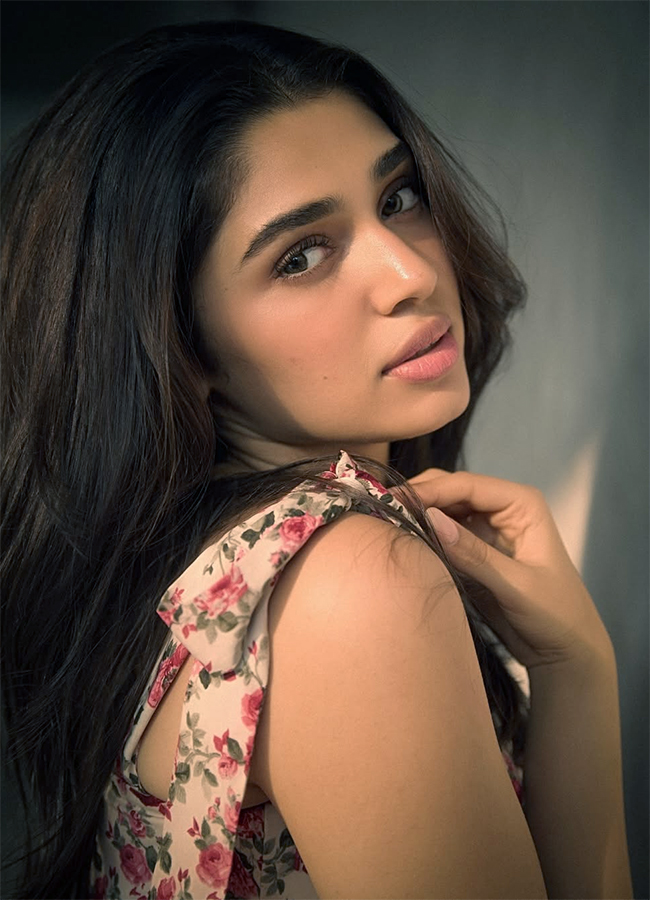 Actress_20Krithi_20Shetty_20Beautiful_20Pics__20_2810_29.jpg 10