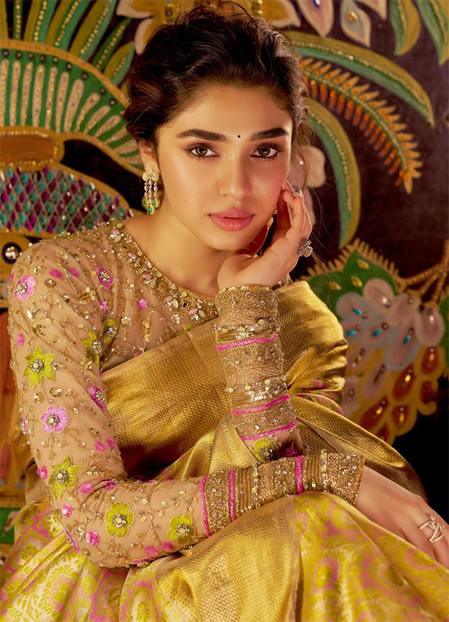 Actress_20Krithi_20Shetty_20Beautiful_20Pics__20_2817_29.jpg 17