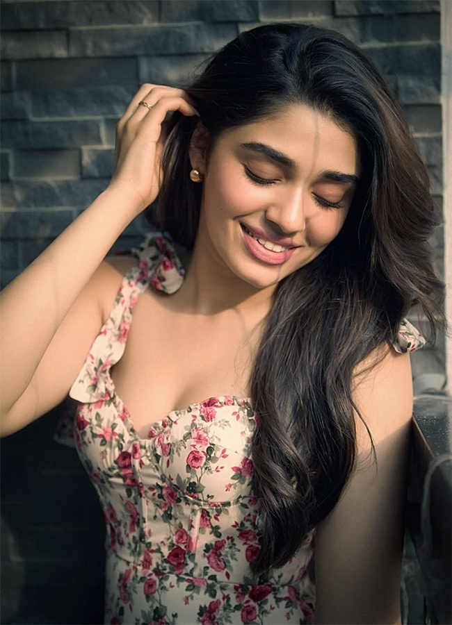 Actress_20Krithi_20Shetty_20Beautiful_20Pics__20_283_29.jpg 3
