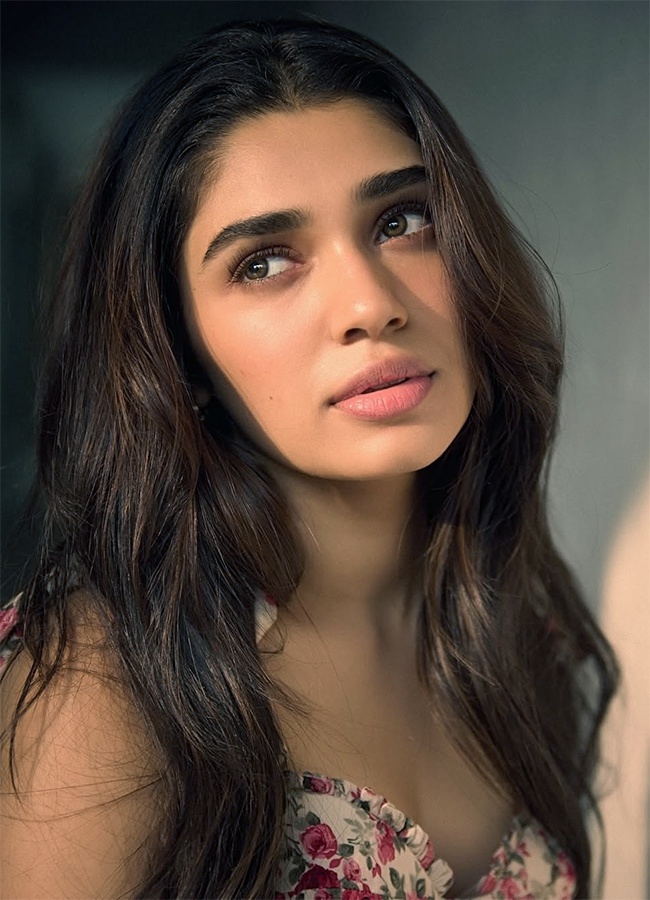 Actress_20Krithi_20Shetty_20Beautiful_20Pics__20_287_29.jpg 7