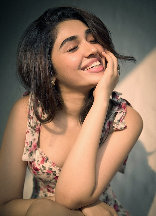 Actress_20Krithi_20Shetty_20Beautiful_20Pics__20_288_29.jpg 8