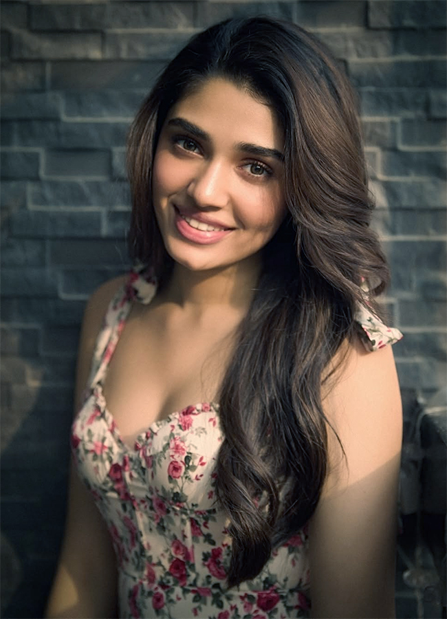 Actress_20Krithi_20Shetty_20Beautiful_20Pics__20_289_29.jpg 9
