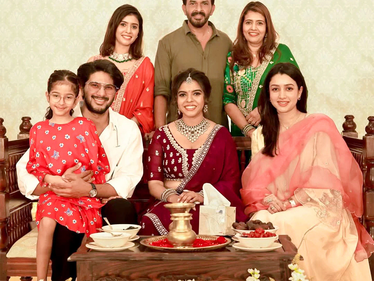 Mammootty_20and_20Dulquer_20Salmaan_20attend_20betrothal_20ceremony_20of_20makeup_20artist_20George_26_23039_3Bs_20daughter__20_286_29.jpg 6