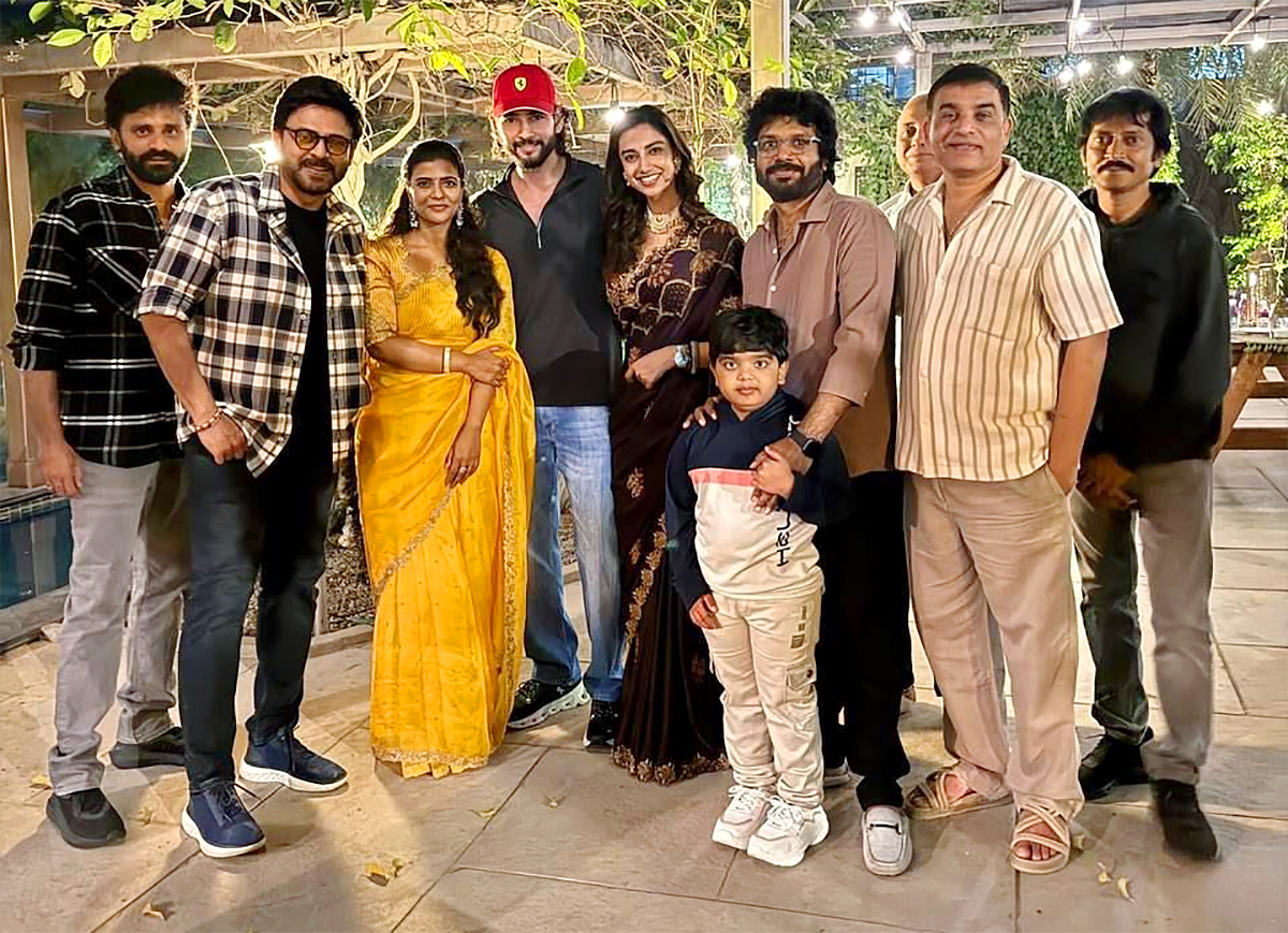 Sankranthiki_20Vasthunam_20Movie_20Success_20Bash_20Mahesh_20Babu_20photos_20goes_20viral__20_287_29.jpg 7