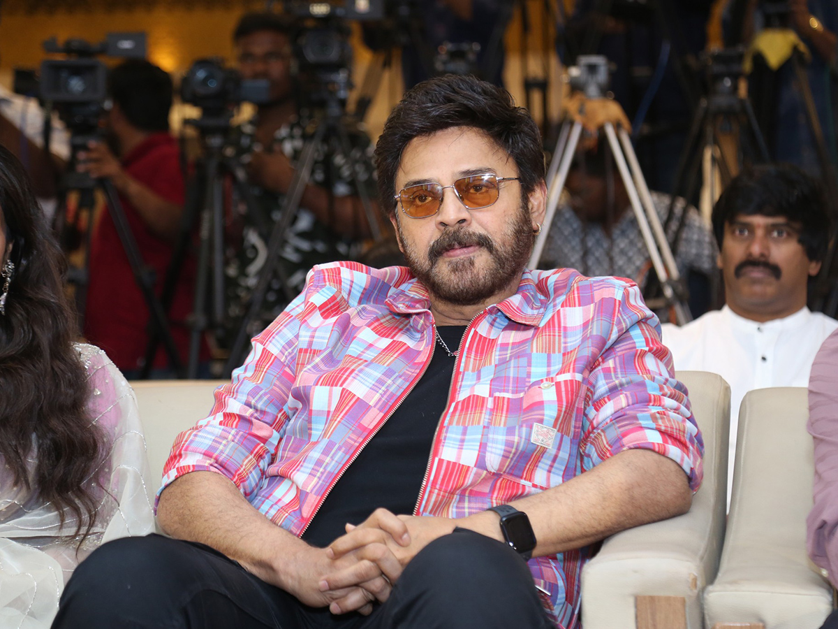 sankranthiki_20Vasthunam_20Success_20Celebration_20Stills_20photos_20goes_20viral_11_0.jpg 10