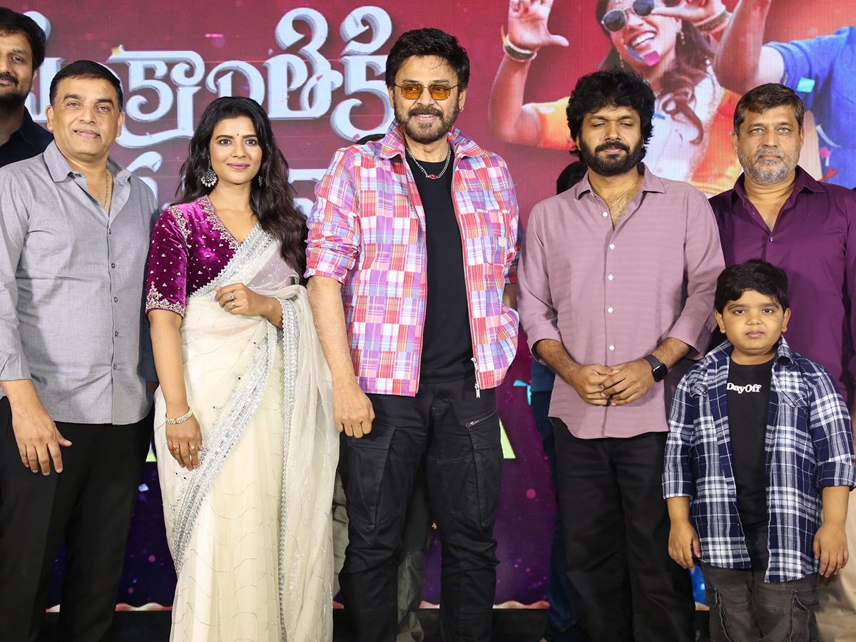 sankranthiki_20Vasthunam_20Success_20Celebration_20Stills_20photos_20goes_20viral_17.jpg 15